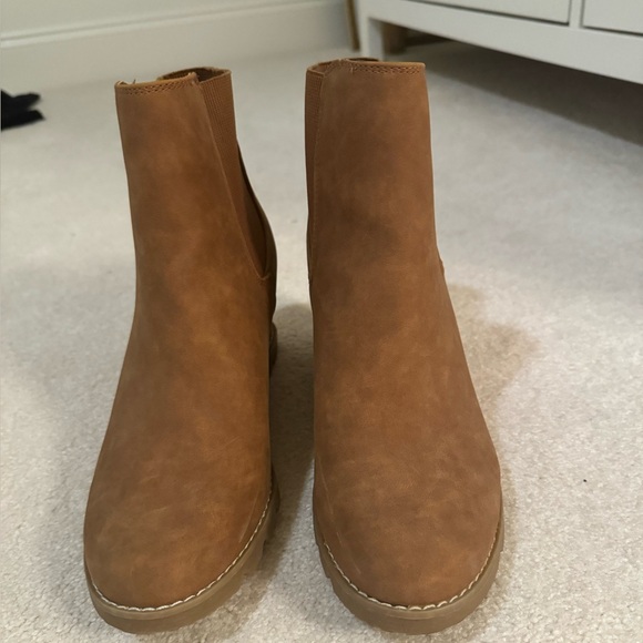 target mid rise boots, good condition, size 11 - Picture 3 of 3